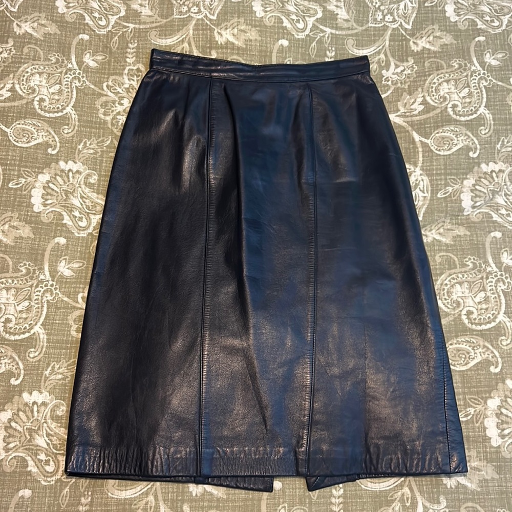Black leather high-waisted knee-length skirt